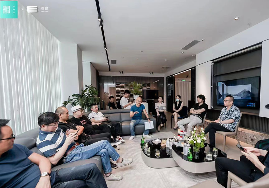 劉擁軍先生擔(dān)任主題為【引意生活 ? 美學(xué)私享會】設(shè)計美學(xué)沙龍主持人